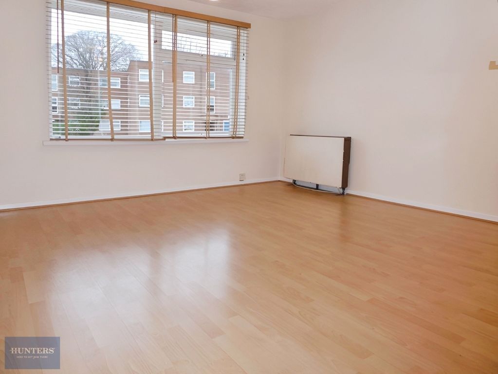 Property photo 3 of 8 L:Iving Room