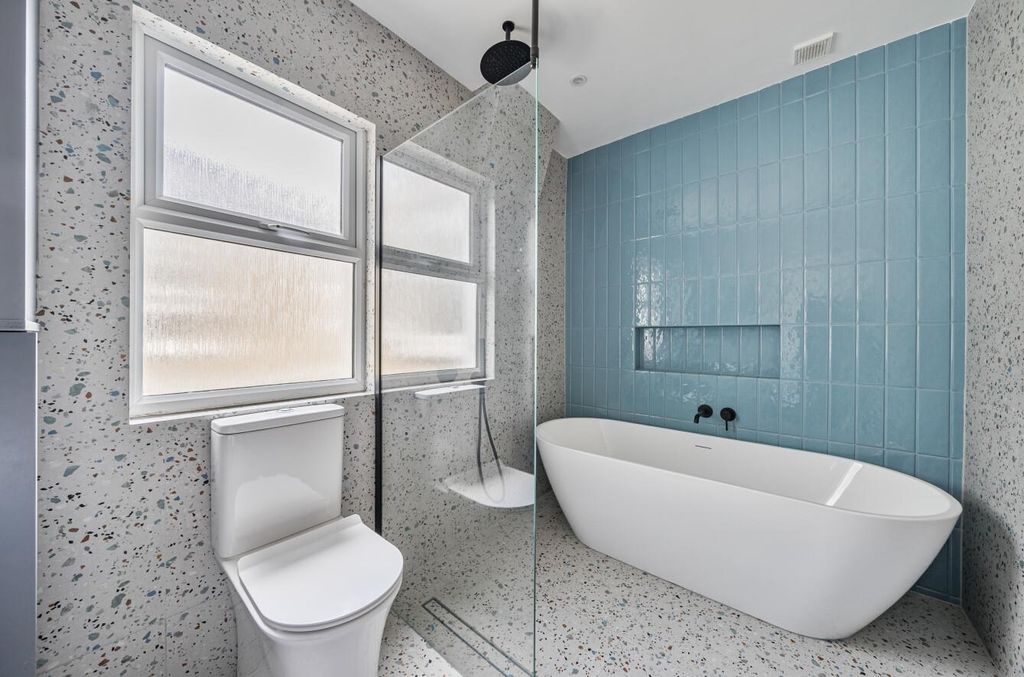 Property photo 1 of 12 Bathroom.Jpg