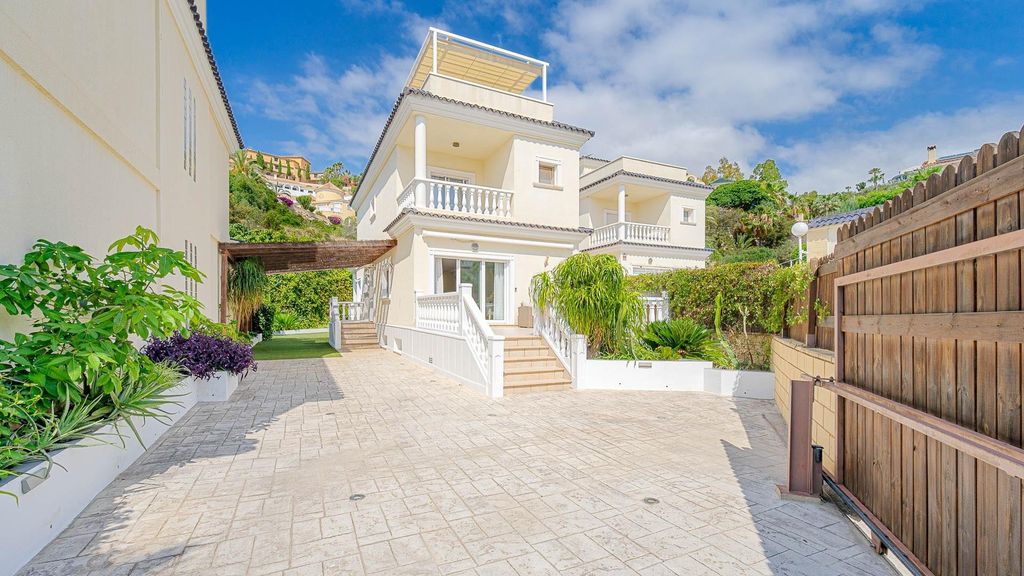 Property photo 1 of 90