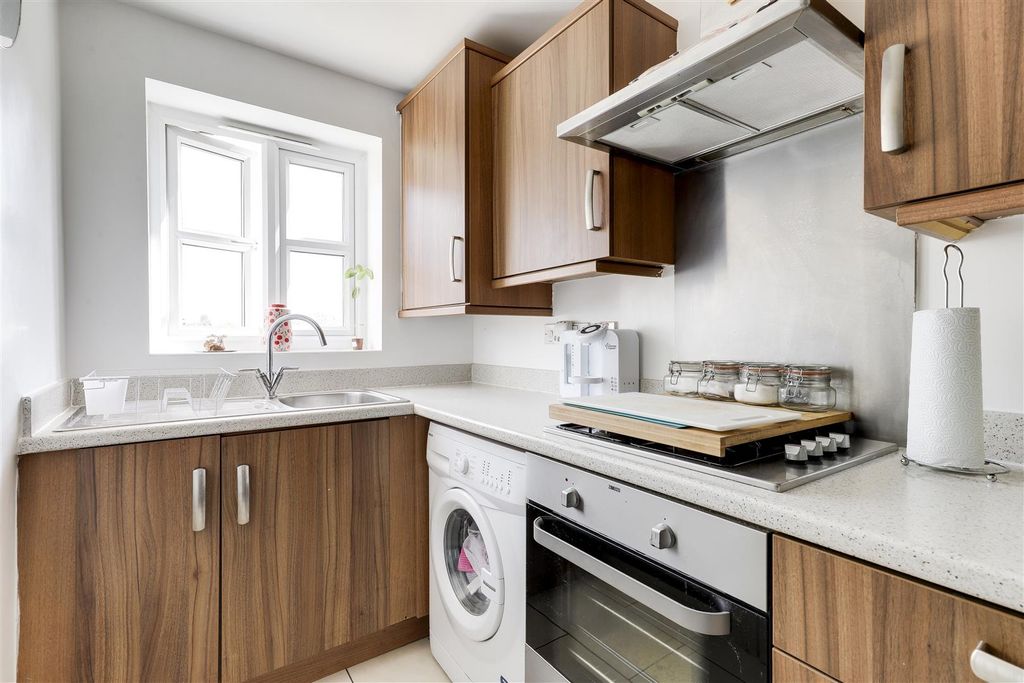 Property photo 2 of 15 5468.Jpg