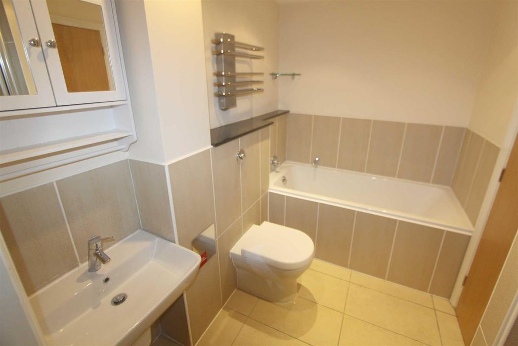 Property photo 3 of 6