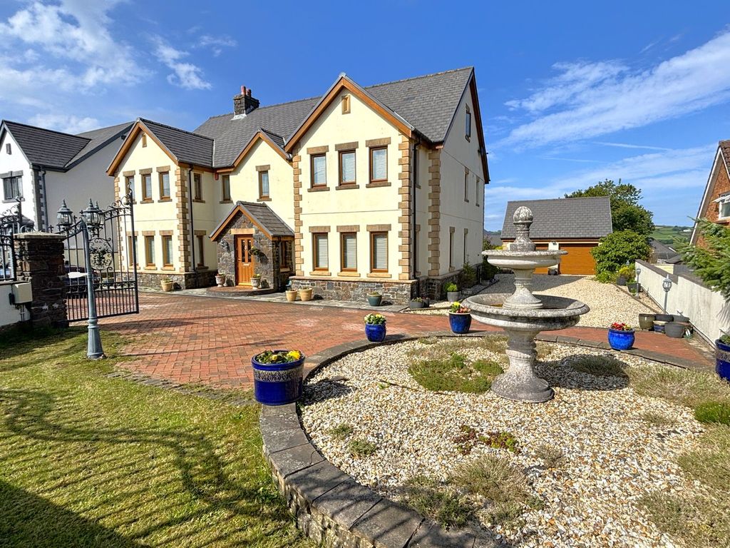 Property photo 1 of 31