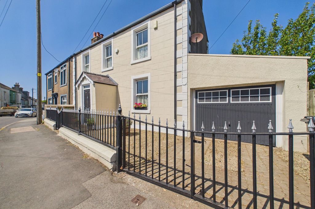 Property photo 1 of 30
