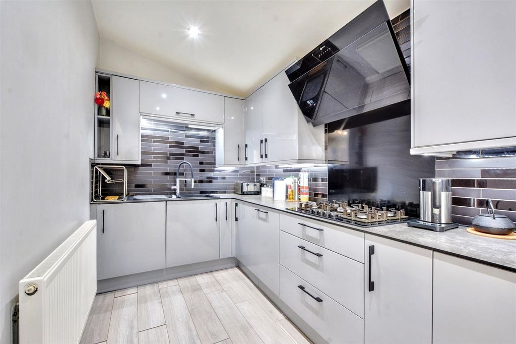 Property photo 2 of 21 Kitchen_2.Jpeg