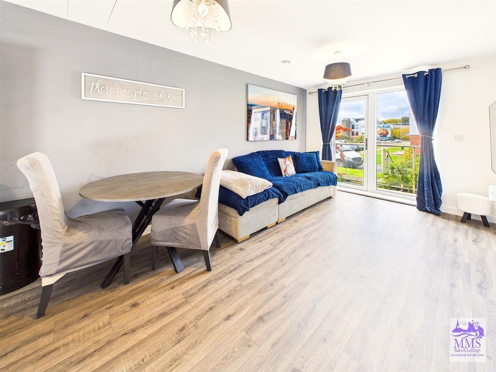 Property photo 3 of 16 Cam04098G0-Pr0122-Still012.Jpg