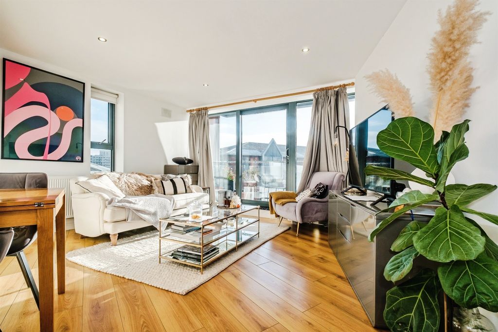 Property photo 2 of 20