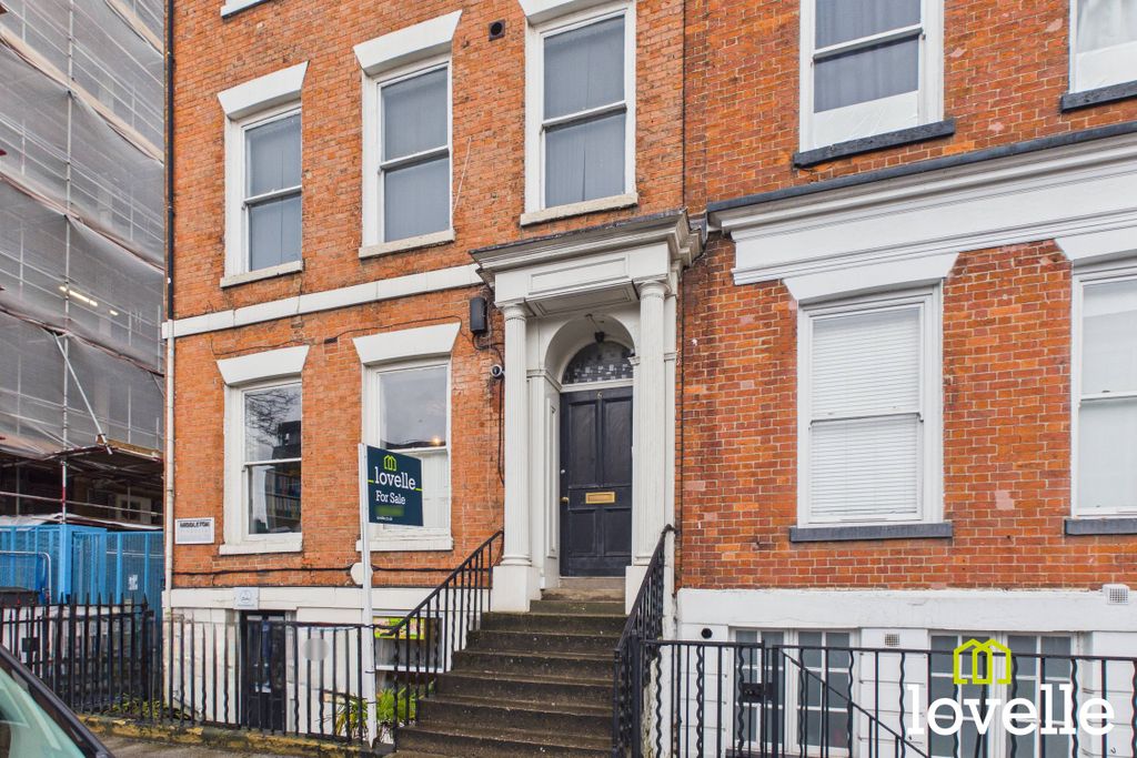 Property photo 2 of 34