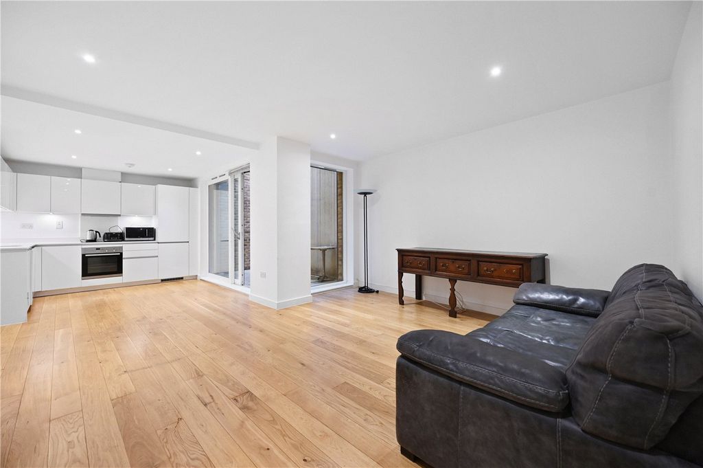 Property photo 2 of 12 Reception-Kitchen