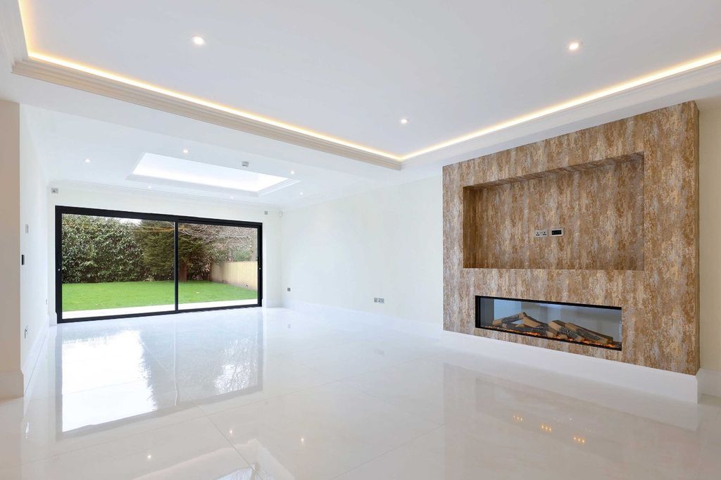 Property photo 2 of 29 Picture No. 23