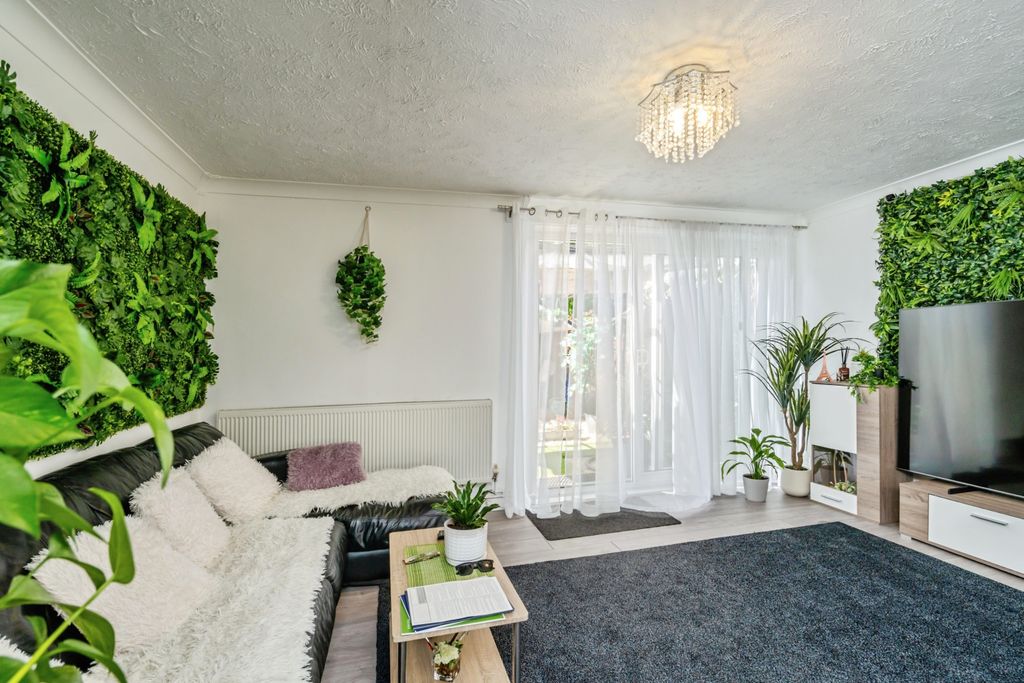 Property photo 3 of 20