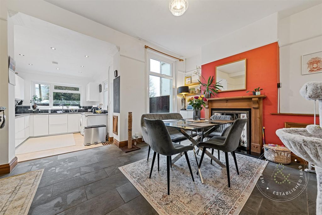 Property photo 2 of 30 Clodien-Avenue-05.Jpg