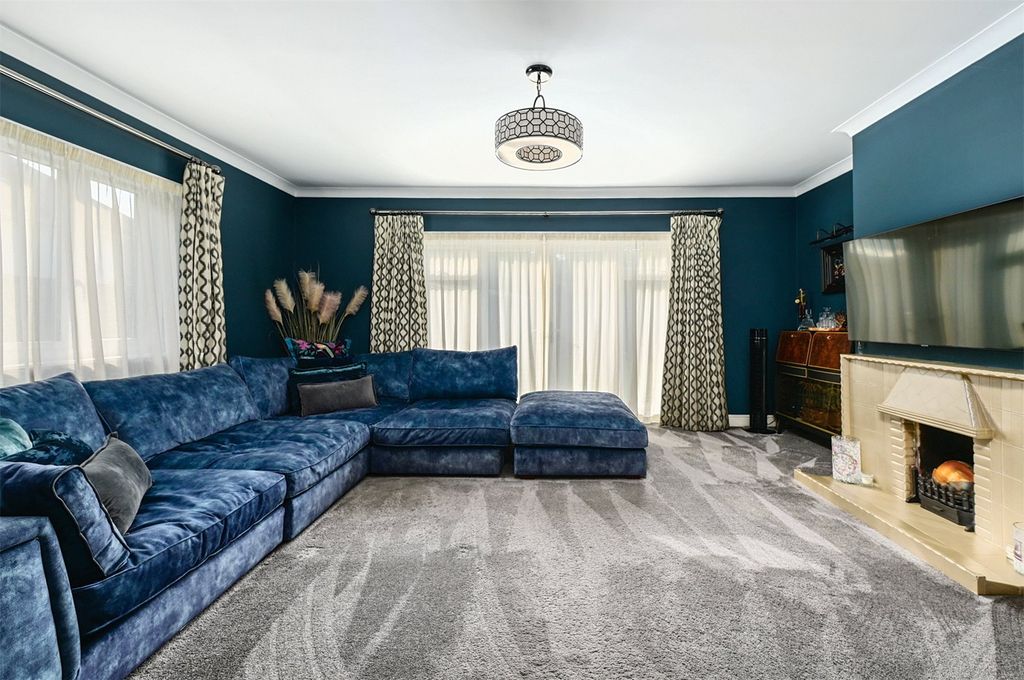 Property photo 2 of 21 Picture No. 23