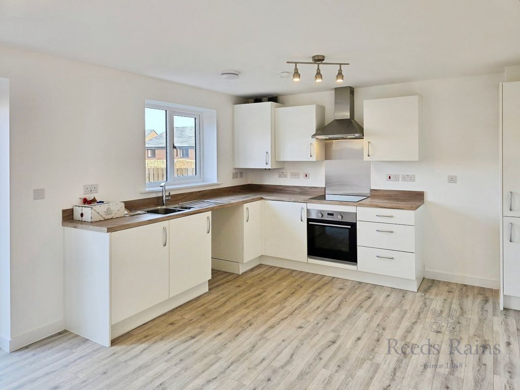 Property photo 2 of 14 Kitchen