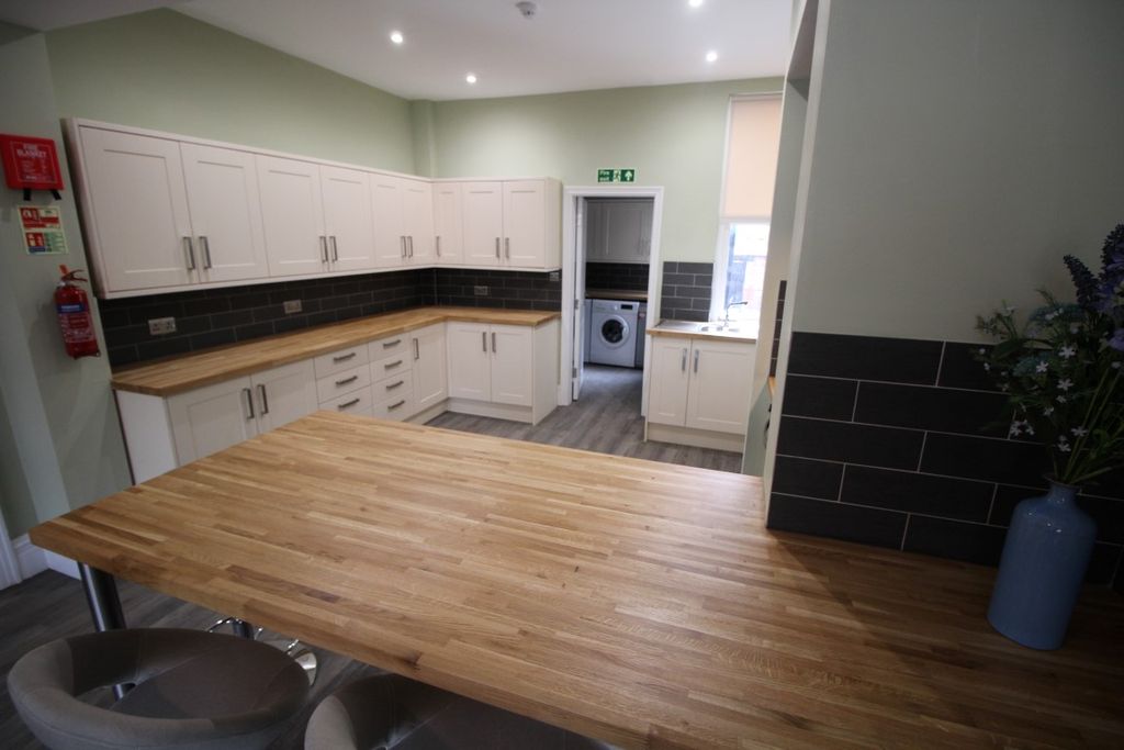 Property photo 3 of 42 Kitchen/Dining