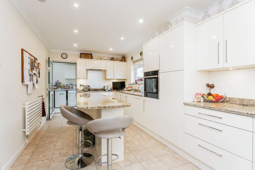 Property photo 3 of 17 Modern Kitchen