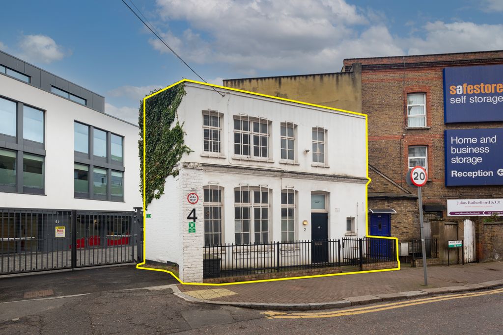 Property photo 1 of 8 2 Ingate Place, Battersea, London, Sw8 3Ns