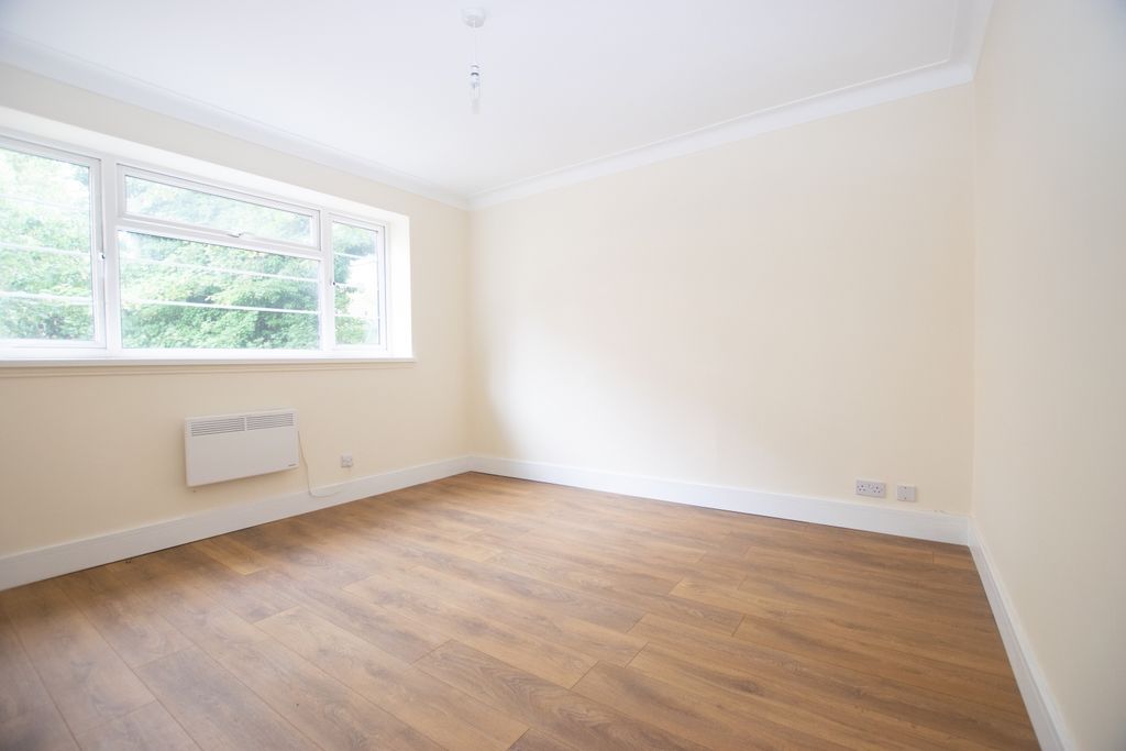Property photo 3 of 10 Living Room