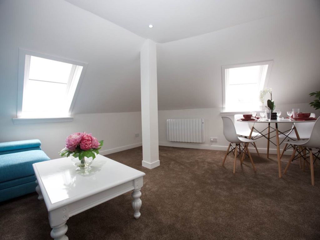 Property photo 1 of 8 Dudhope 4