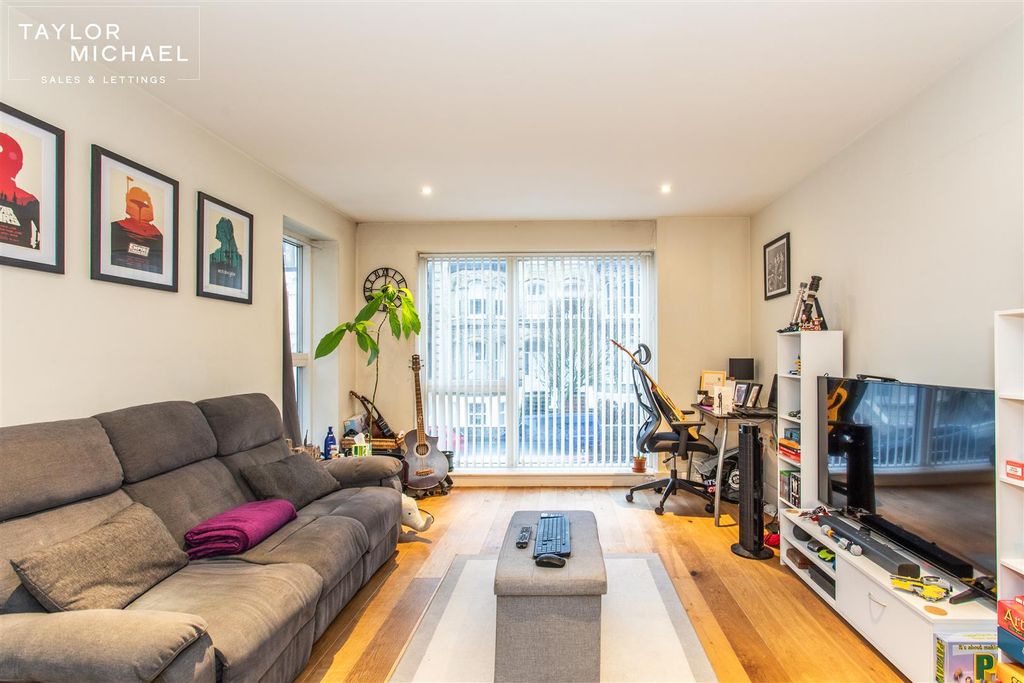 Property photo 3 of 14 Living Room