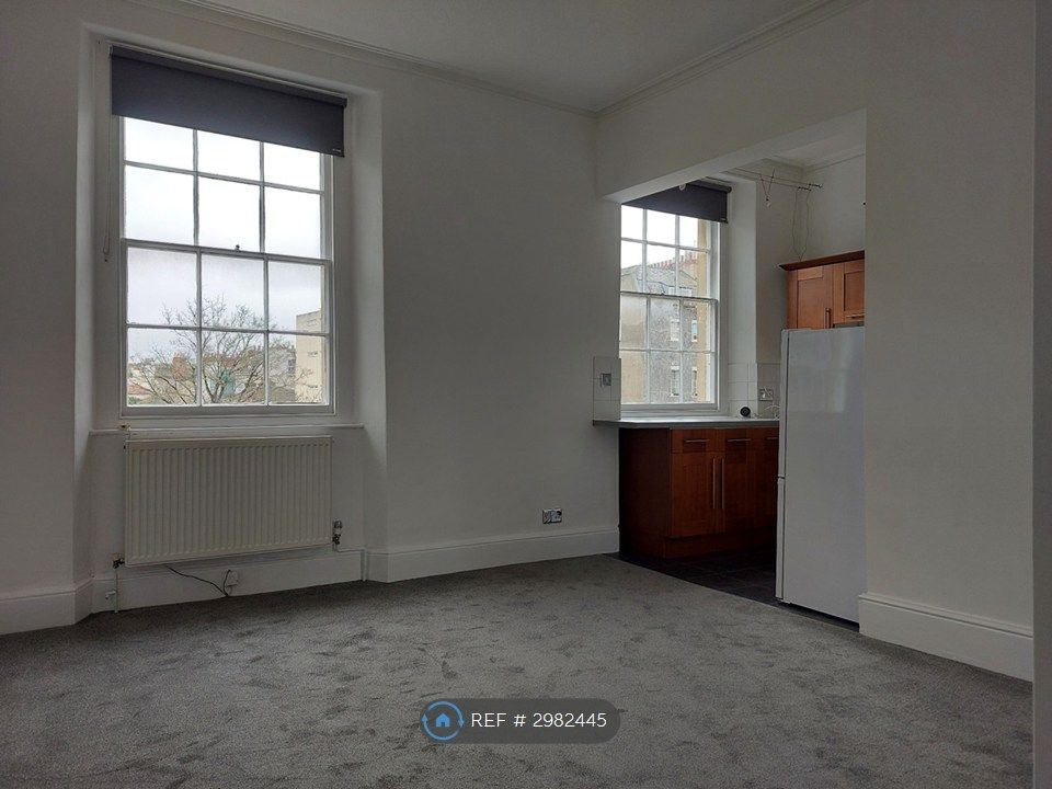Property photo 3 of 21 Living Room