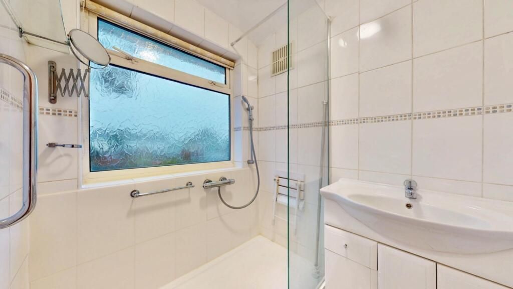 Property photo 3 of 13 Bathroom