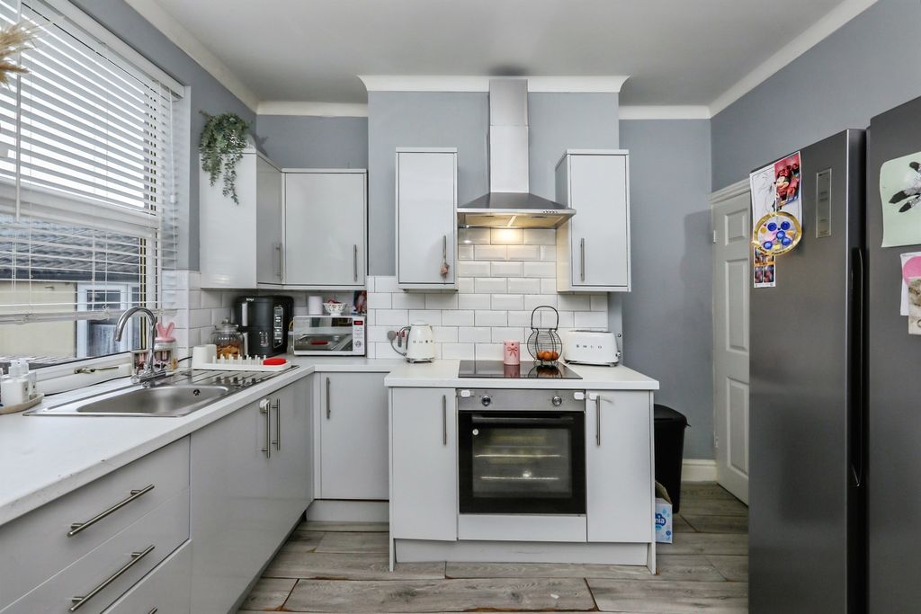 Property photo 2 of 22