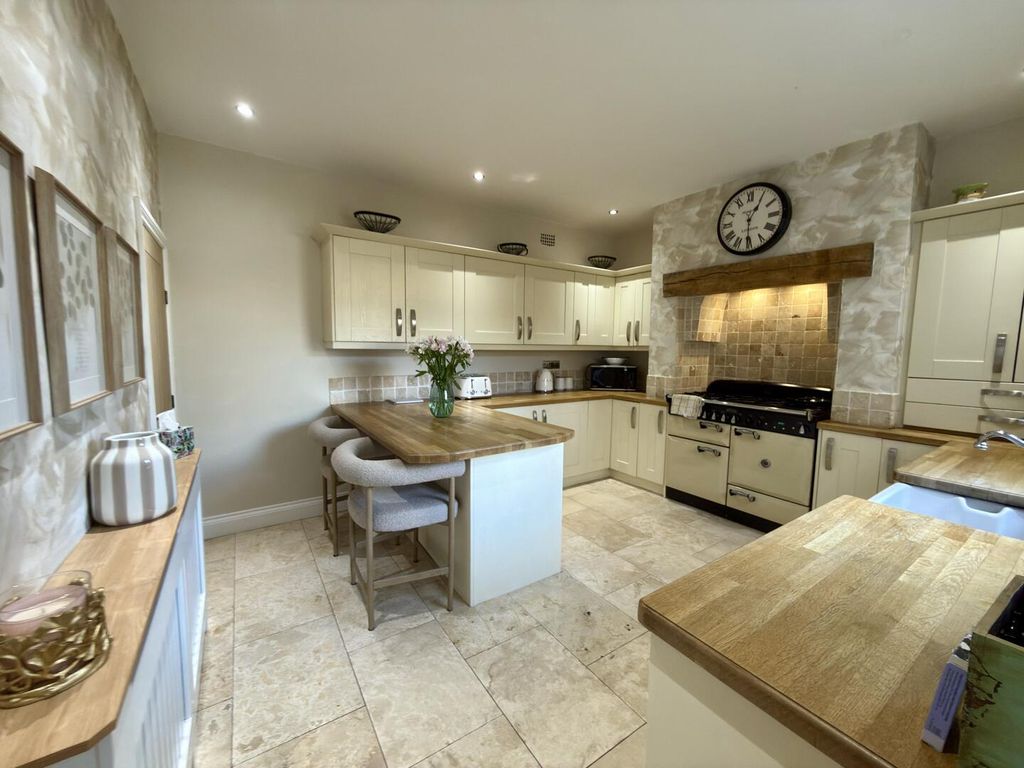 Property photo 2 of 18 Kitchen