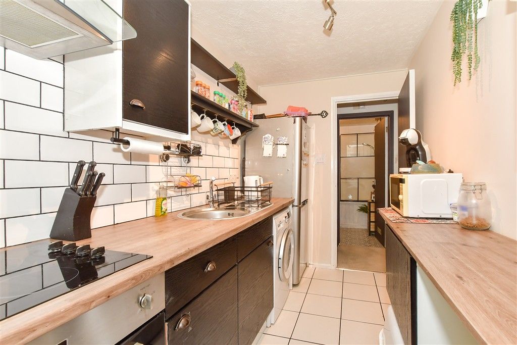 Property photo 3 of 8 Kitchen