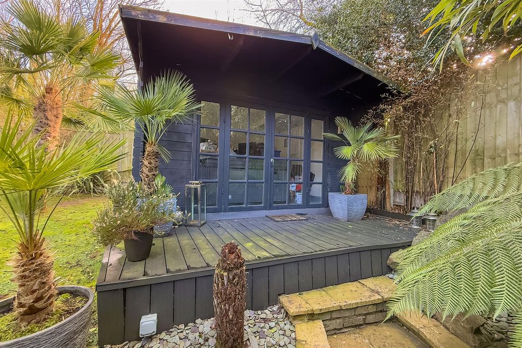 Property photo 3 of 22 30Newlynclose-71.Jpg