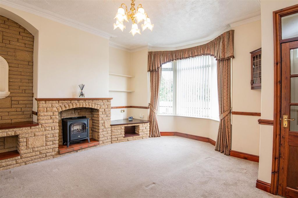 Property photo 2 of 14 Lounge