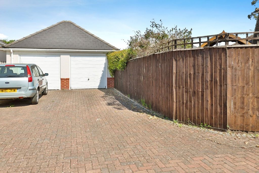 Property photo 3 of 20 Photo