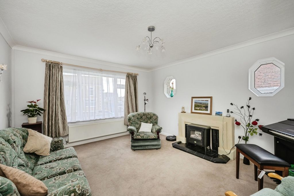 Property photo 3 of 17 Photo