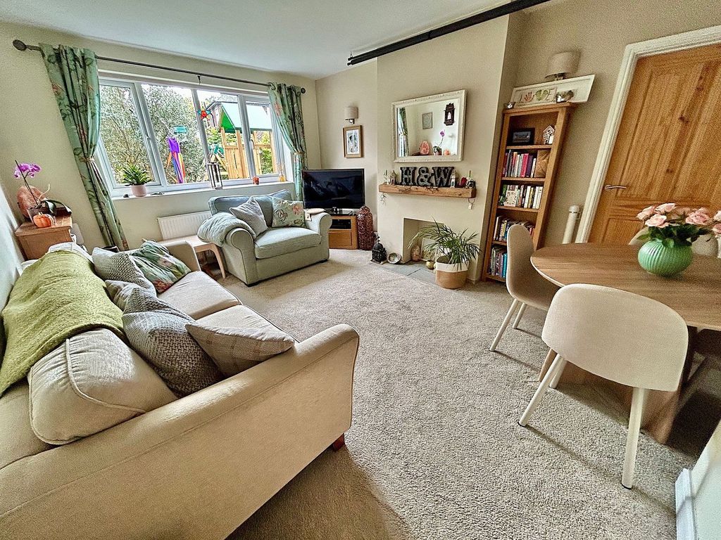 Property photo 3 of 19 Living Room