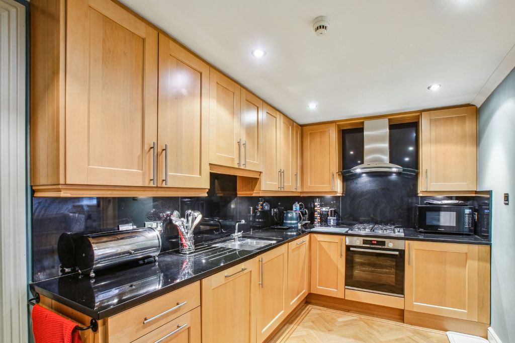 Property photo 3 of 12