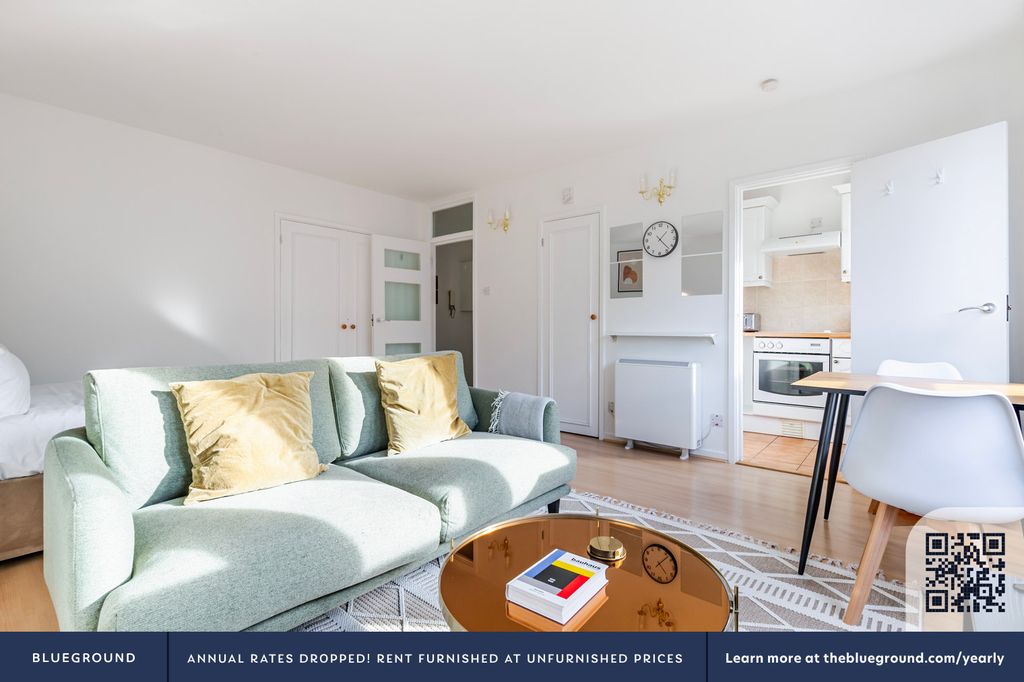 Property photo 3 of 15 Lounge Area