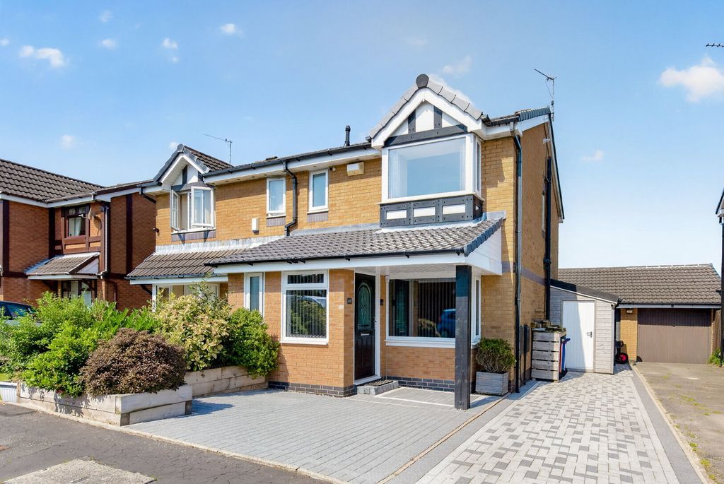 Property photo 1 of 32