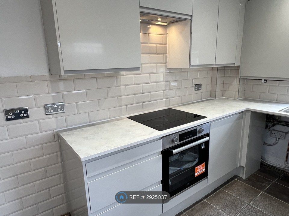 Property photo 1 of 11 Kitchen