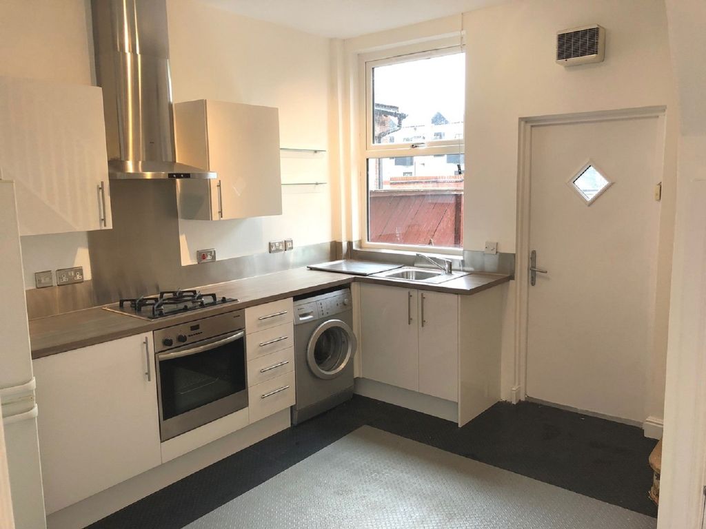 Property photo 1 of 6 Kitchen (Main)