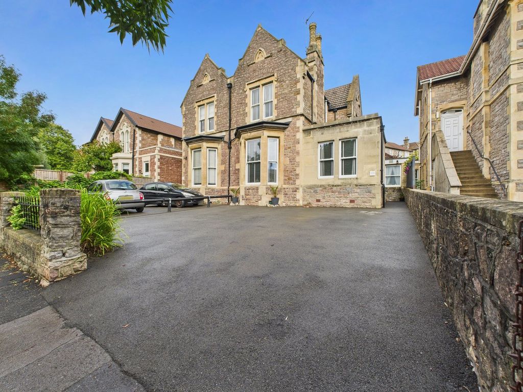 Property photo 1 of 33