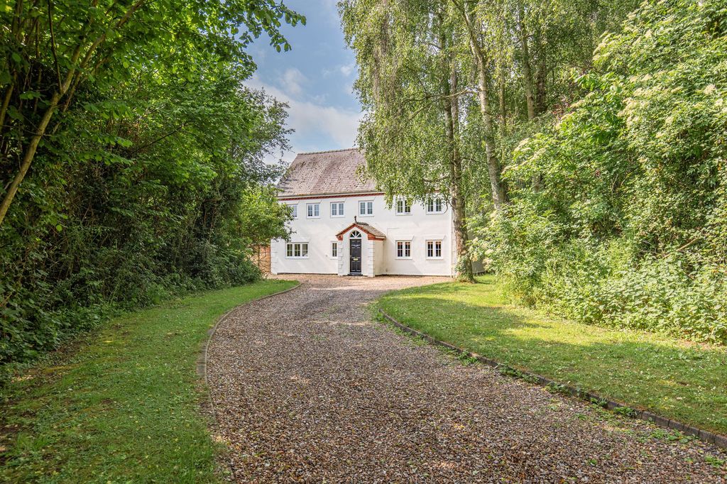 Property photo 2 of 18