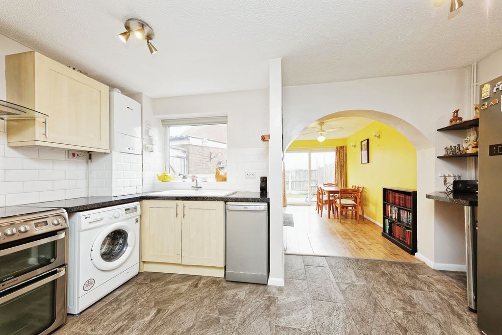 Property photo 2 of 16 Img_2500_Rw