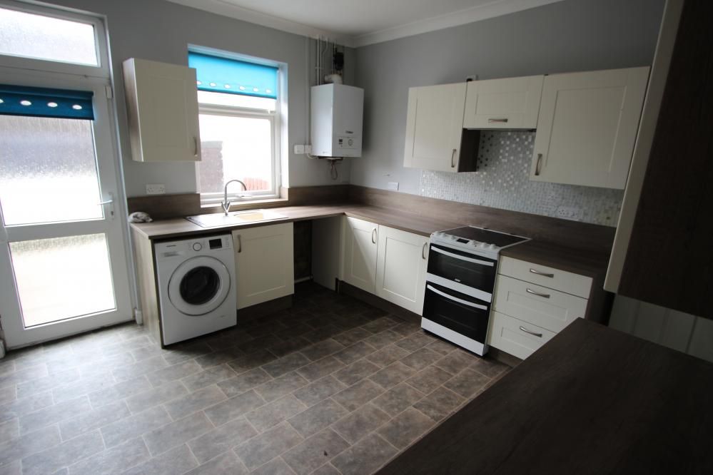 Property photo 2 of 7 Kitchen