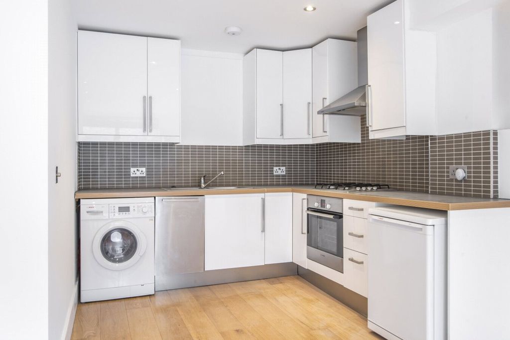 Property photo 3 of 7 Kitchen