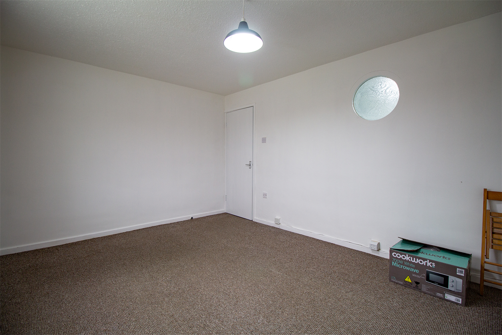 Property photo 2 of 17 Lounge