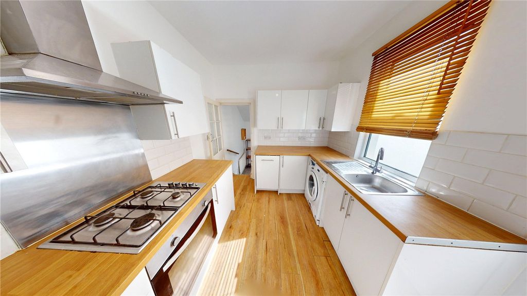 Property photo 2 of 11 Picture No. 13