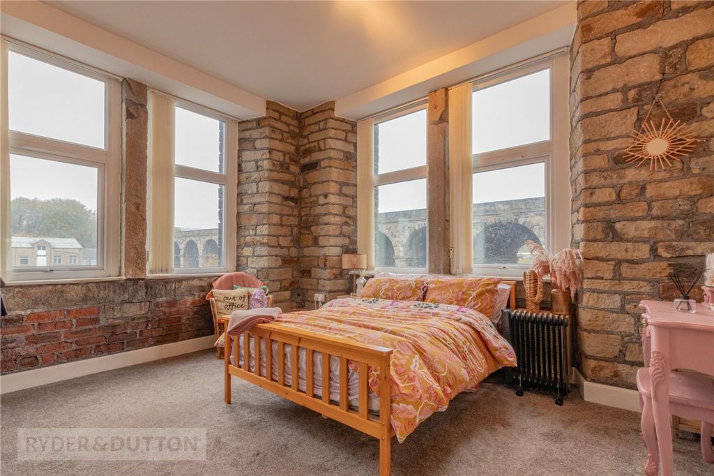 Property photo 3 of 17 Bedroom