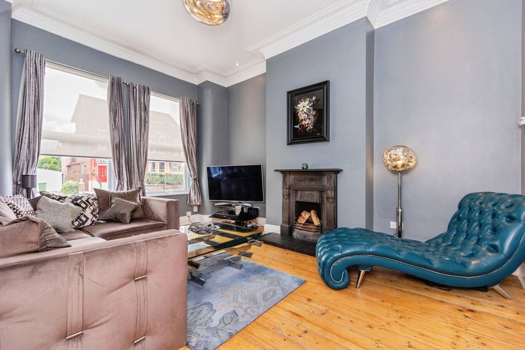 Property photo 2 of 17 Photo
