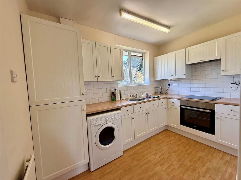 Property photo 2 of 7 Kitchen.Jpg