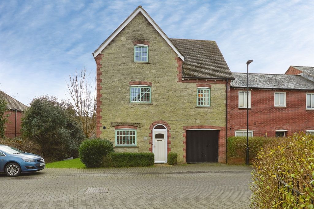 Property photo 1 of 18