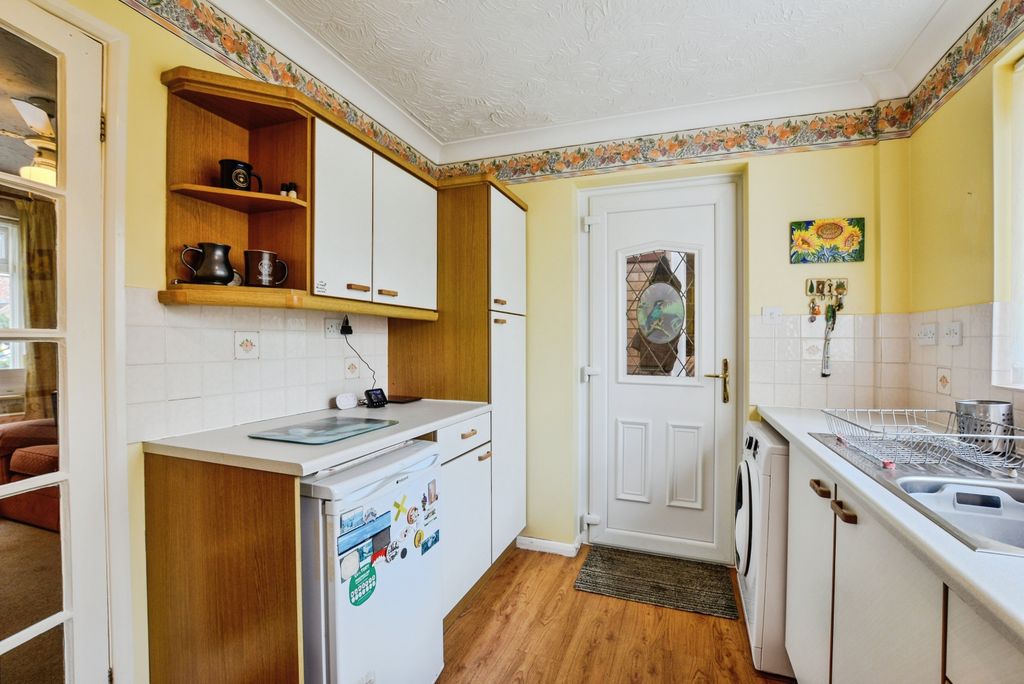 Property photo 2 of 20